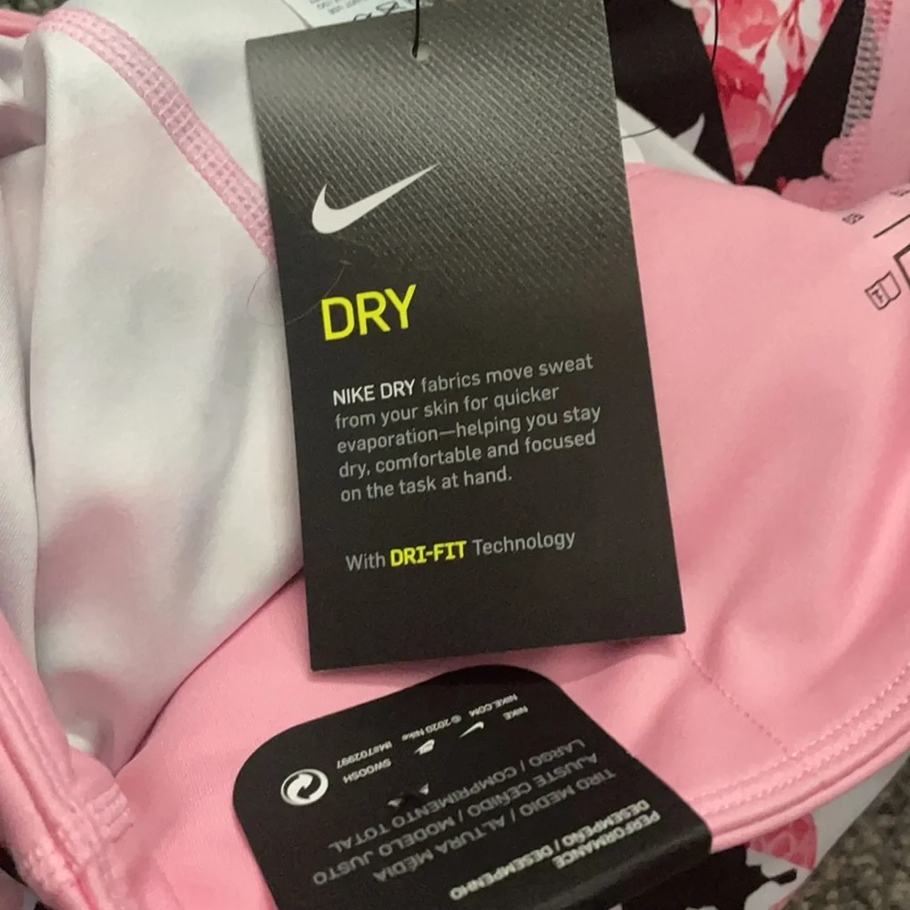 The Nike One Tight Fit Girls Floral Leggings NWT